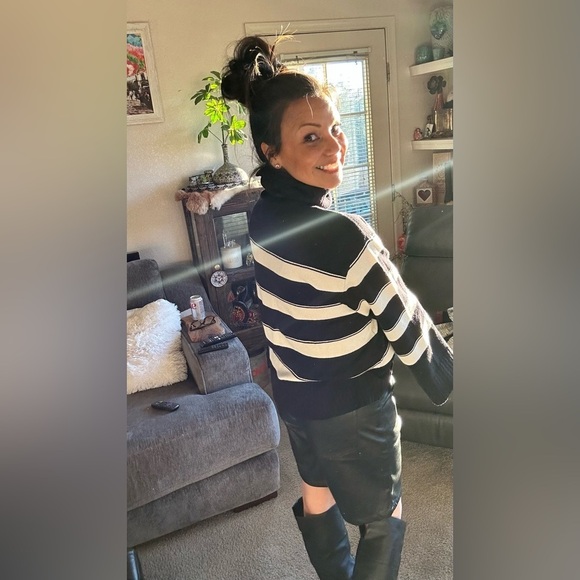 NWT Gap Faux Leather Bermuda Black Flat Front Shorts Size 29 / 8 Regular - Picture 9 of 11